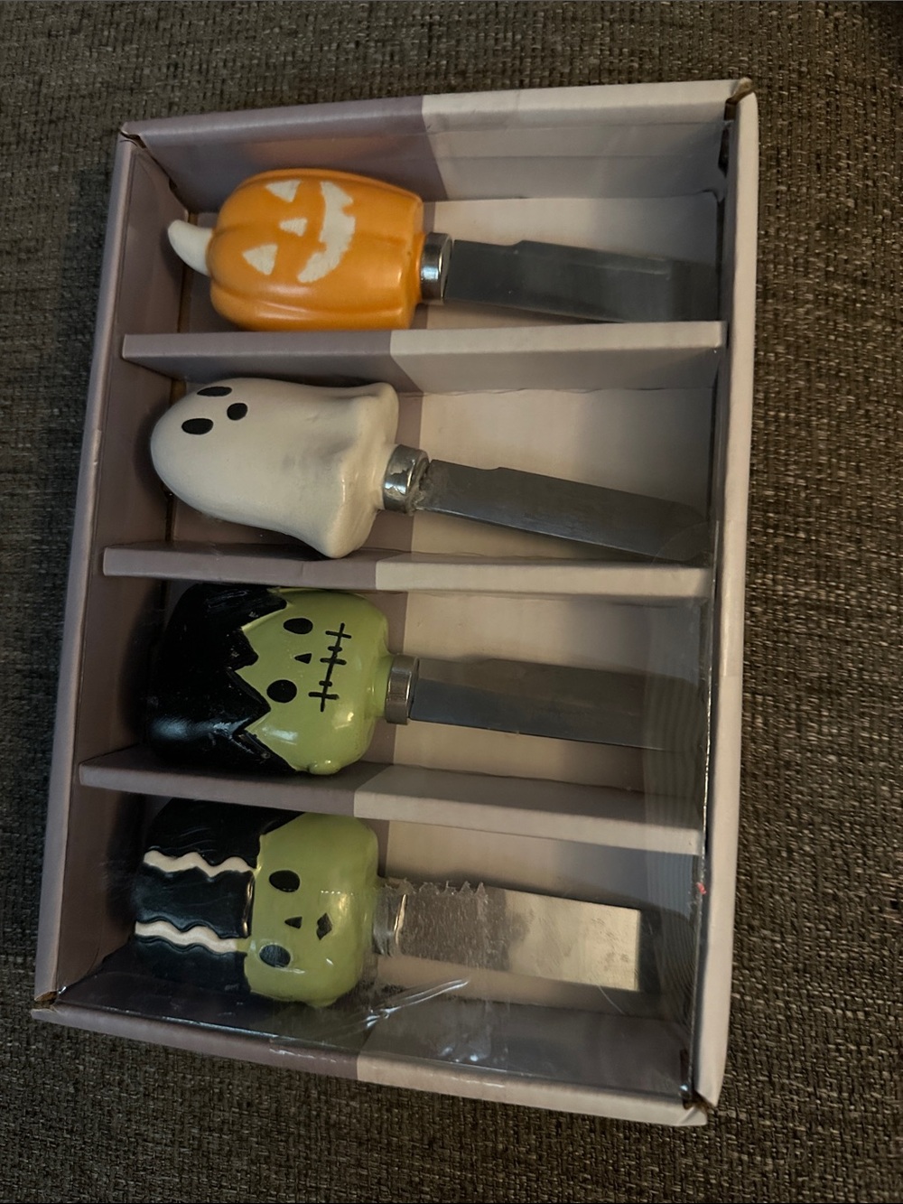 Tabletops Gallery Halloween Cheese Spreader Set of 4 NIB
